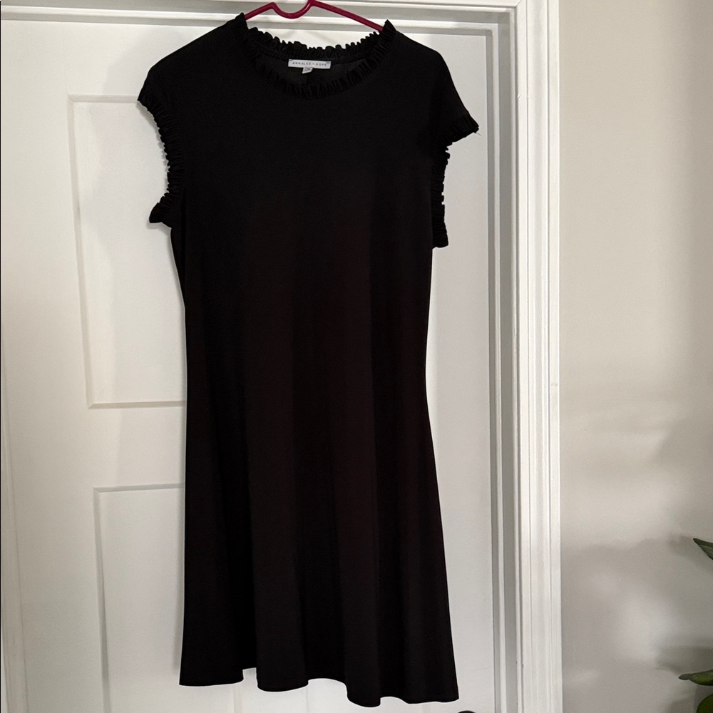 Annalee + Hope Black Short Sleeve Midi Dress